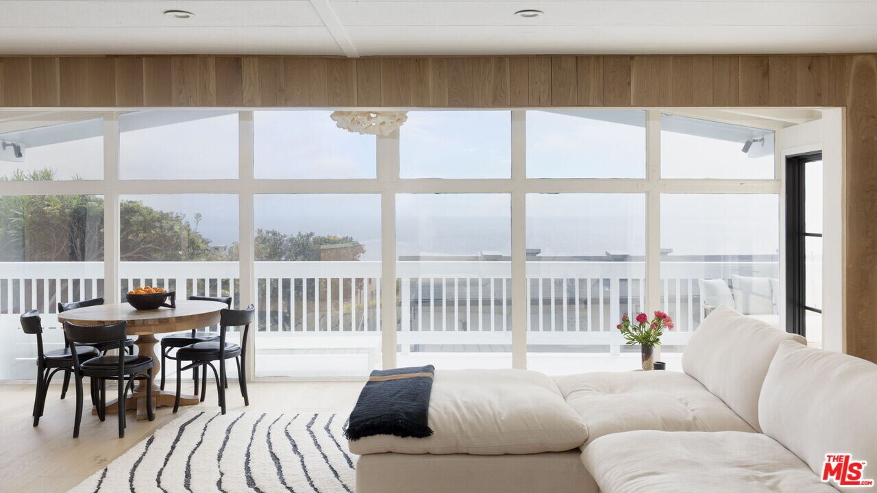 29500 Heathercliff Rd in Malibu, CA - Building Photo