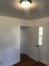 204 N Forbes St in La Grange, NC - Foto de edificio - Building Photo