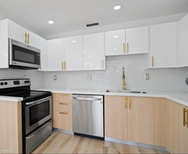 1523 NE 148th St in Miami, FL - Building Photo - Building Photo