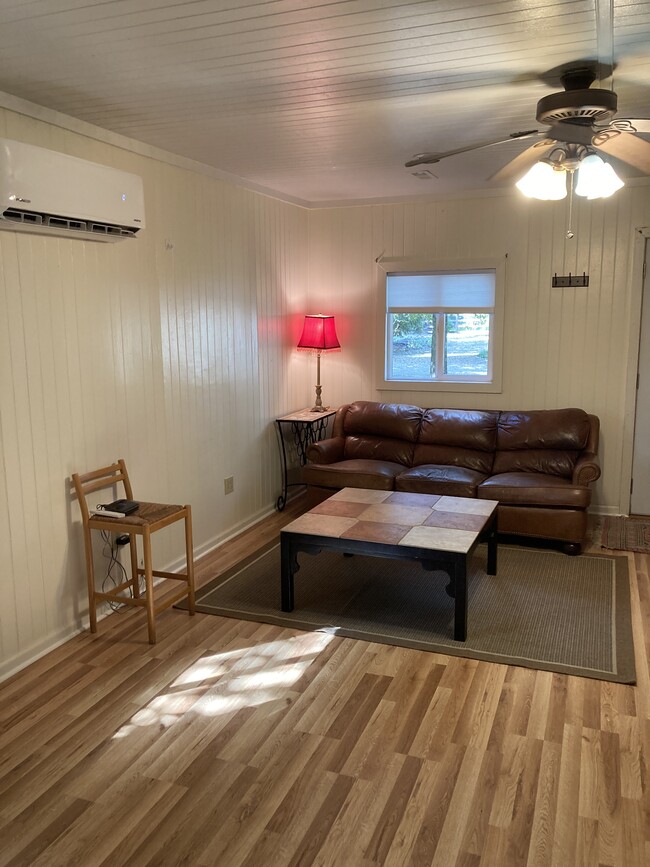 2525 Rio Mills Rd, Unit A in Earlysville, VA - Foto de edificio - Building Photo