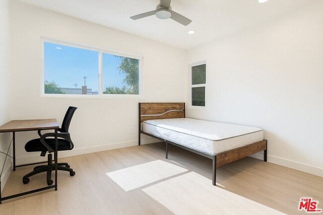 1189 W 36th Pl in Los Angeles, CA - Building Photo - Building Photo