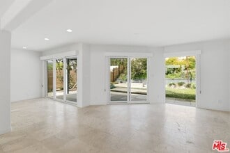 18149 Wakecrest Dr in Malibu, CA - Building Photo - Building Photo