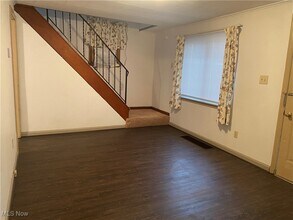 103 Wallace St in St. Clairsville, OH - Building Photo - Building Photo