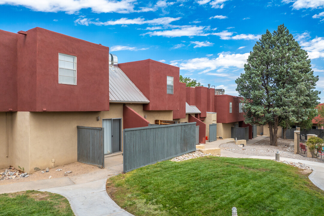 City View in Albuquerque, NM - Building Photo