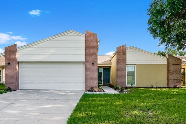 property at 814 Settlers Rd