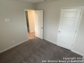 7706 Sunrise Cay in San Antonio, TX - Building Photo - Building Photo