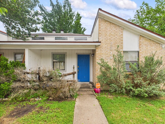 property at 2319 W Creek Ln