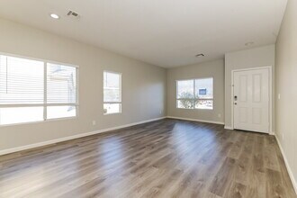 913 E Malibu Sands Ave in North Las Vegas, NV - Foto de edificio - Building Photo