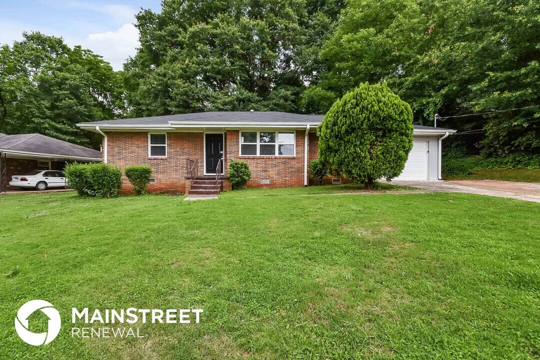 1660 Valencia Rd in Decatur, GA - Building Photo