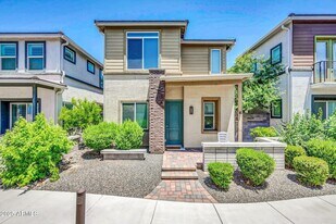 11900 N 32nd St in Phoenix, AZ - Building Photo