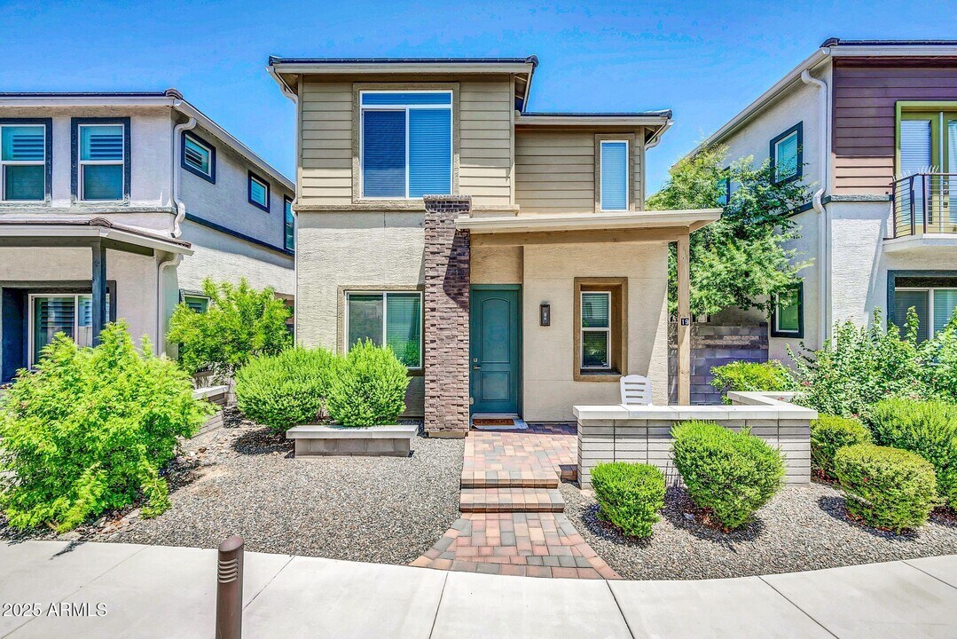 11900 N 32nd St in Phoenix, AZ - Building Photo