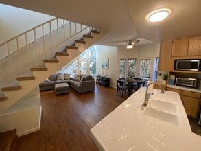 142 Monterey Blvd in Hermosa Beach, CA - Building Photo - Building Photo