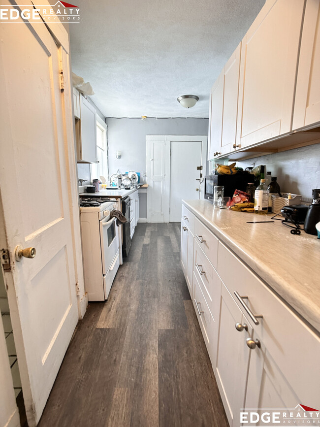 1711 Commonwealth Ave, Unit 1 in Boston, MA - Building Photo - Building Photo