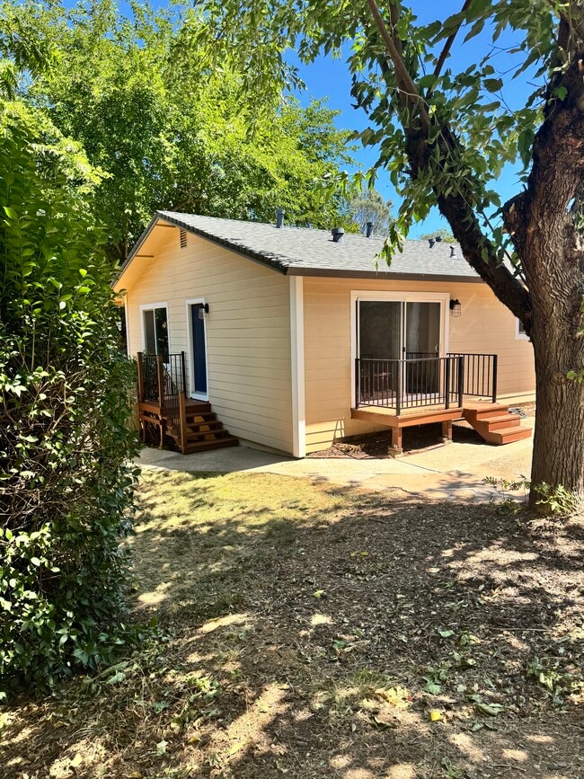 property at 211 Mulberry Ln