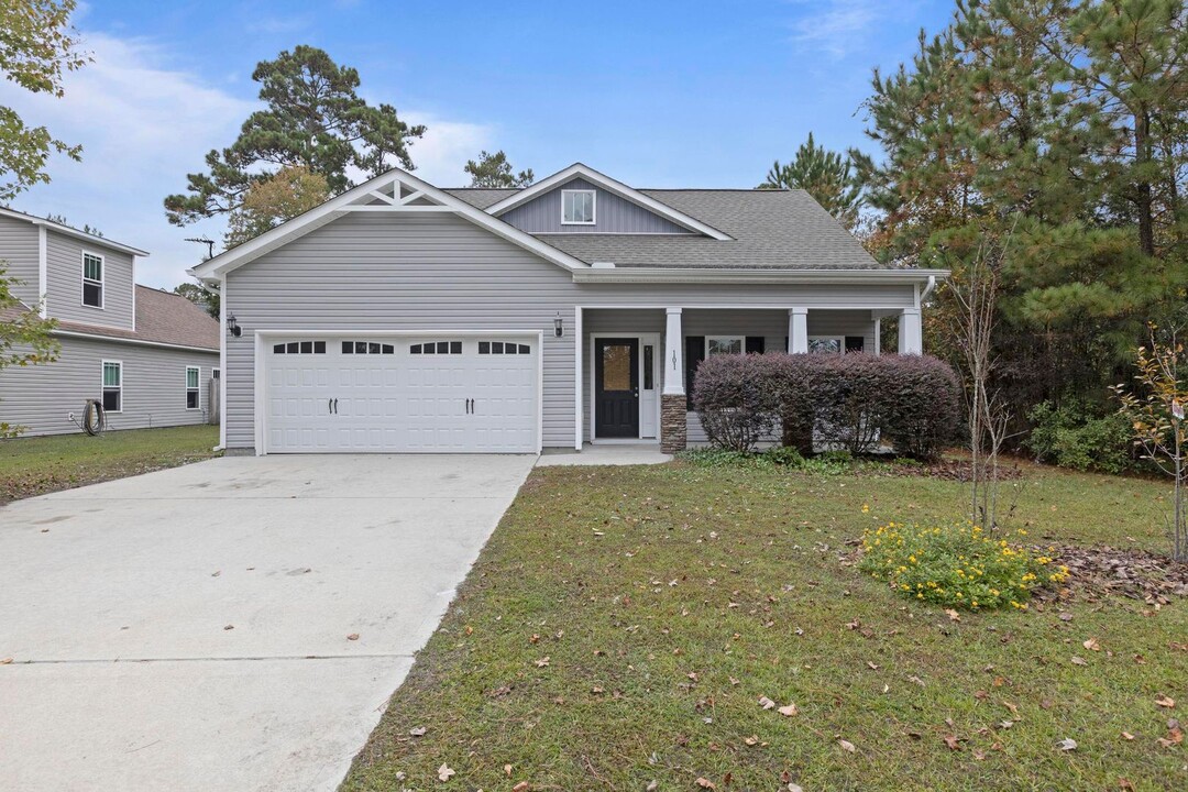 101 Chesney Dr in Hampstead, NC - Building Photo