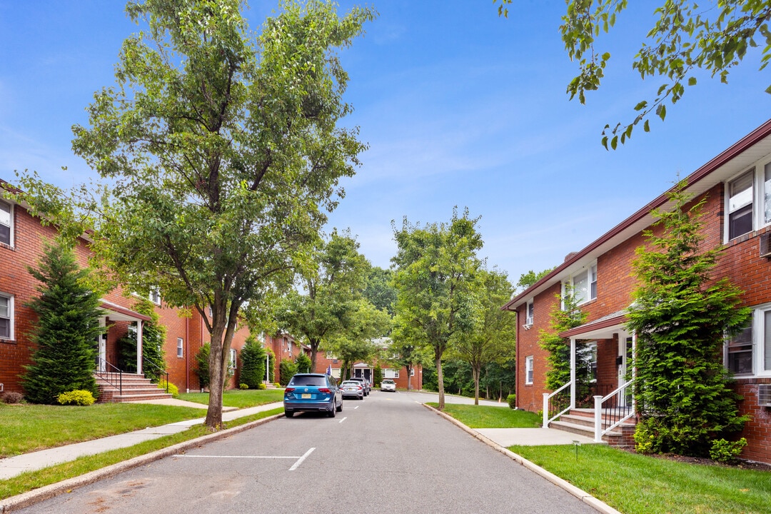Woodside Apartments in Edison, NJ - Foto de edificio