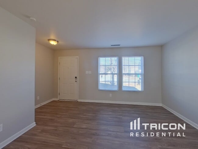 8541 Panglemont Drive in Charlotte, NC - Building Photo - Building Photo