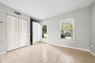 303 Kettering Terrace in Orange Park, FL - Building Photo