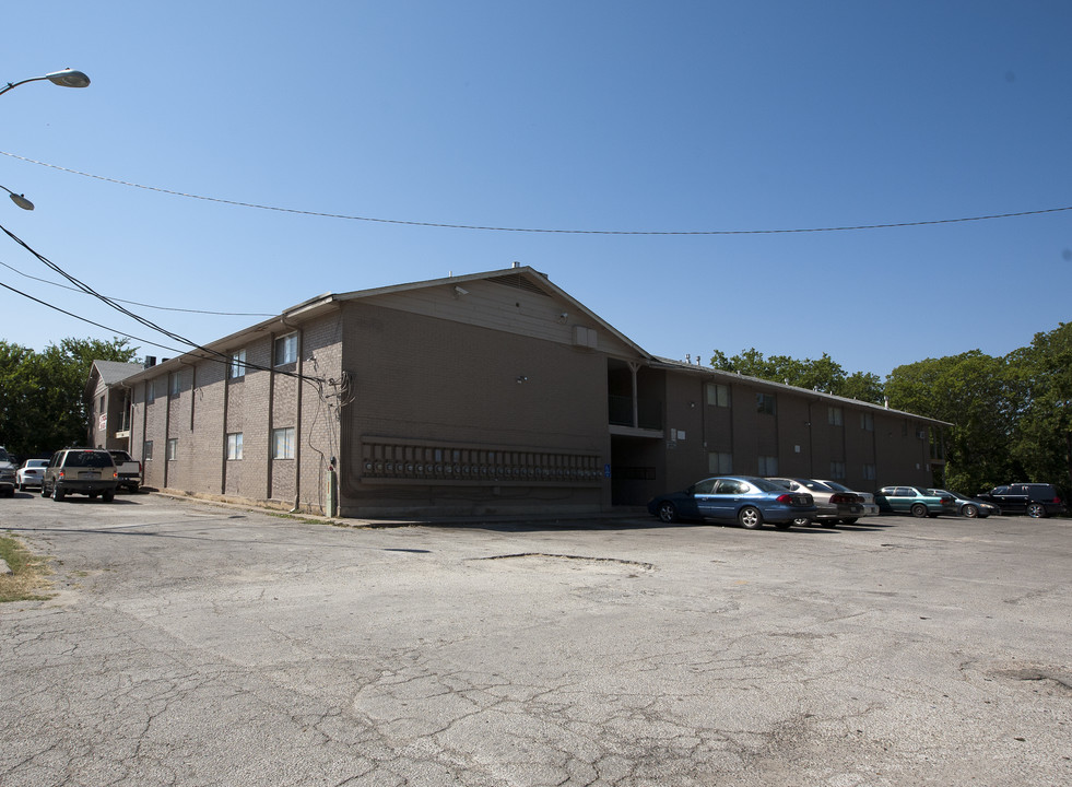 Spring Wind Apartments in Austin, TX - Building Photo