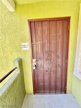 7950 W Flamingo Rd in Las Vegas, NV - Building Photo - Building Photo