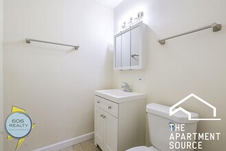 1039 College Ave in Wheaton, IL - Building Photo - Building Photo