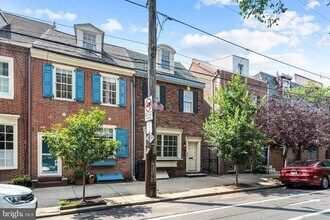 854 S Front St in Philadelphia, PA - Building Photo - Building Photo