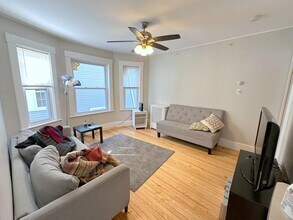 149 North St, Unit 1 in Somerville, MA - Foto de edificio - Building Photo