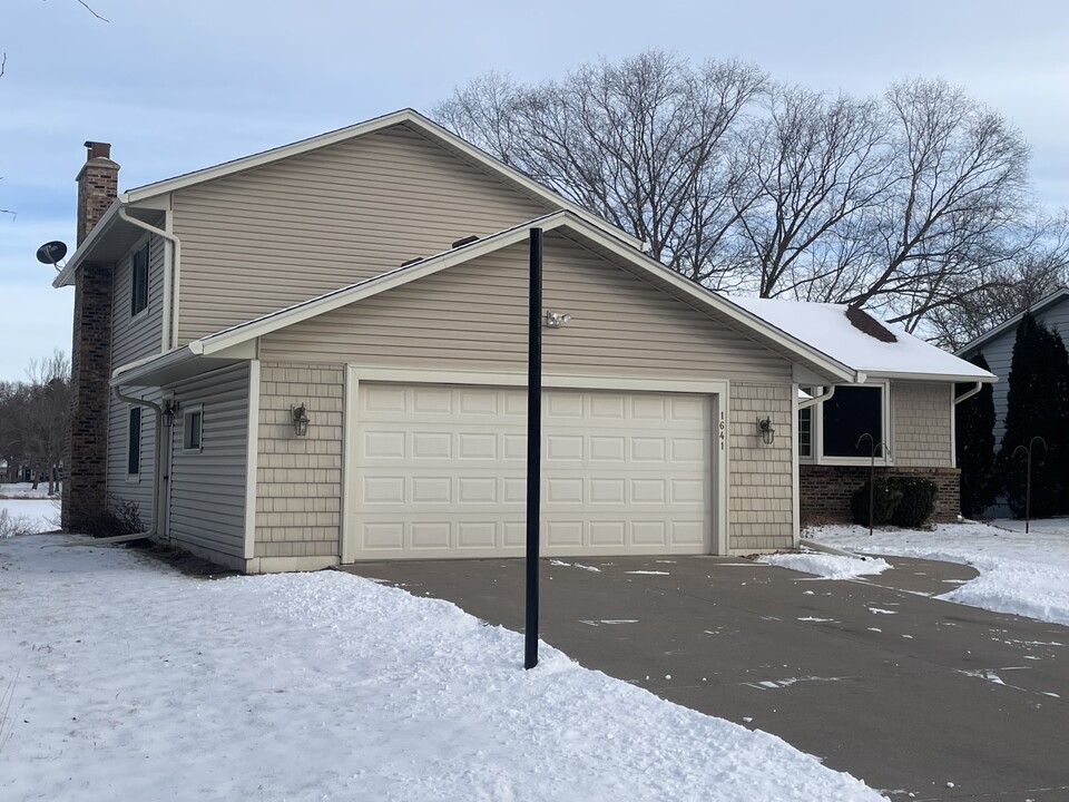 1641 Camelot Ln NE in Fridley, MN - Building Photo