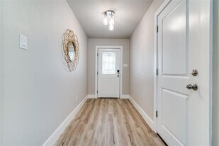 2845 Oakdale St in Dallas, TX - Building Photo