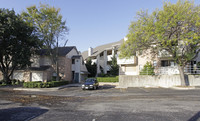 Woodland I I Condos in Austin, TX - Building Photo - Building Photo