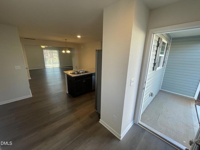 1097 Peony Ln in Youngsville, NC - Foto de edificio - Building Photo