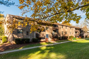 Sandy Creek in Bethel Park, PA - Building Photo