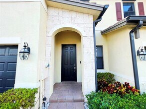 10332 West 33rd Ct in Hialeah, FL - Building Photo - Building Photo