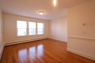 30 Upland Rd in Cambridge, MA - Building Photo - Building Photo
