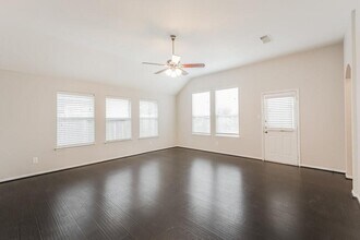8011 Thorncroft Manor Ln in Richmond, TX - Building Photo - Building Photo
