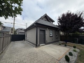 2127 E 46th Ave in Vancouver, BC - Building Photo