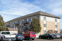 Highland Gables Apartments in Brooklyn Park, MN - Foto de edificio - Building Photo