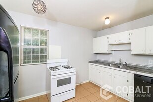 210 Kirkwood Rd NE in Atlanta, GA - Building Photo