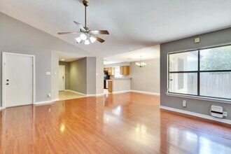 12902 Odie Ln in Austin, TX - Building Photo - Building Photo