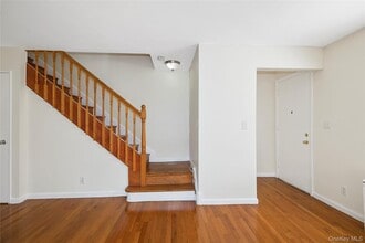 101 Carpenter Ave in Mt Kisco, NY - Building Photo - Building Photo