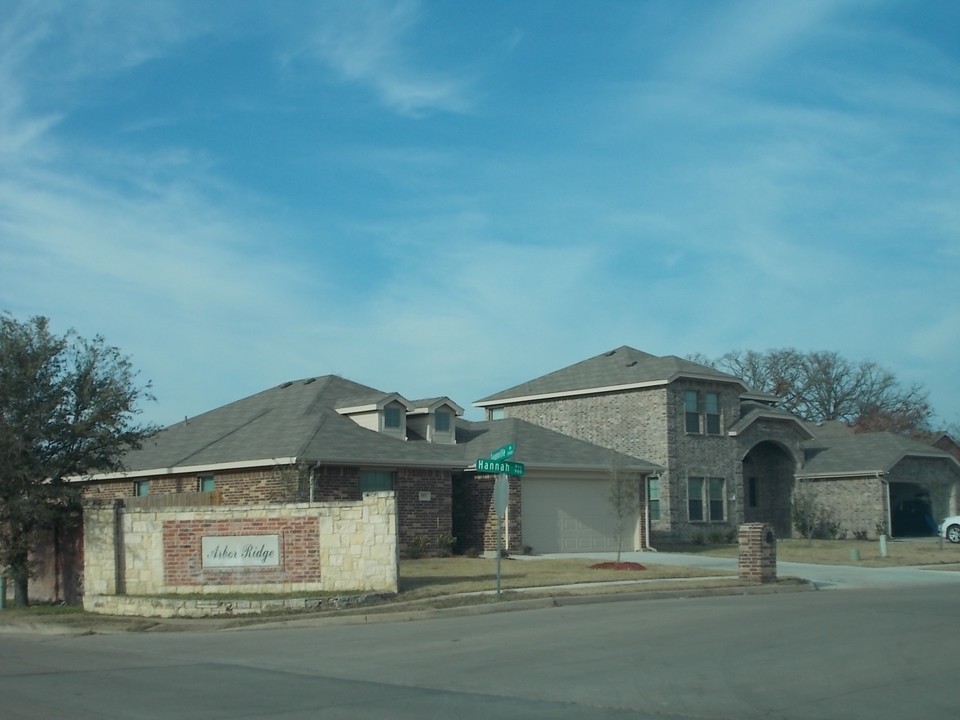 930 Abigale Ln in Dallas, TX - Foto de edificio