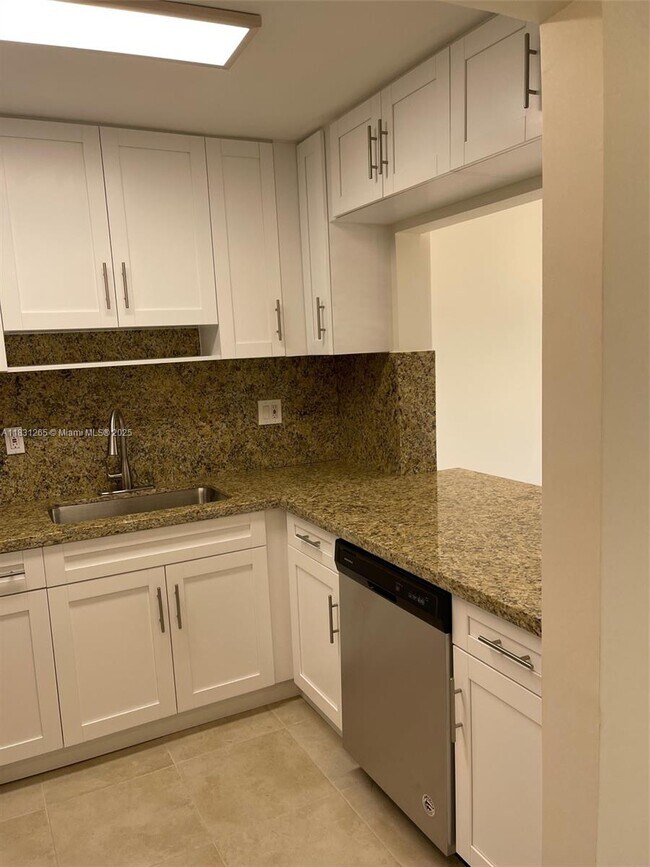 6090 W 18th Ave in Hialeah, FL - Building Photo - Building Photo