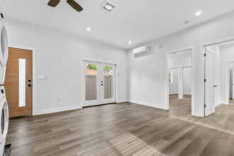 6519 Coldwater Canyon Ave in Los Angeles, CA - Building Photo - Building Photo