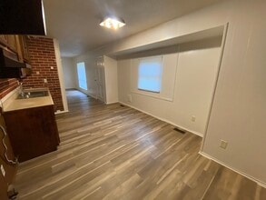 1917 Deerwood Dr in Danville, IL - Building Photo - Building Photo