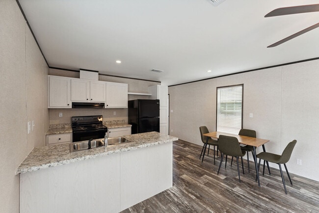 10340 Midland Rd in Freeland, MI - Building Photo - Building Photo