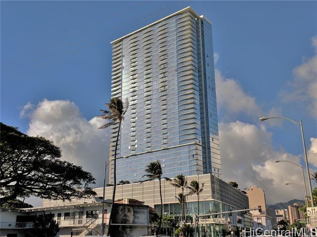 888 Kapiolani Blvd in Honolulu, HI - Building Photo - Building Photo