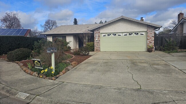 1966 Modoc Dr in Chico, CA - Building Photo - Building Photo