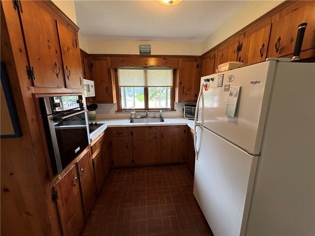 57 Maplewood Ave in Westerly, RI - Building Photo - Building Photo
