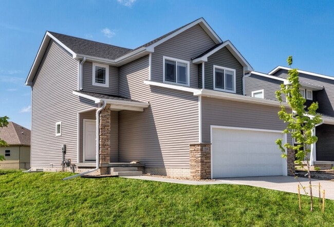 1526 Bennetts Way NW in Altoona, IA - Building Photo - Building Photo