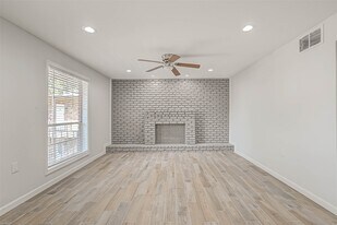 7510 Shadyvilla Ln in Houston, TX - Building Photo